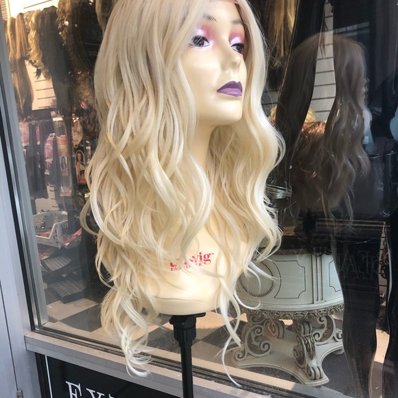 Blonde 613 lacefront Loose Wave Wig 2026 hairstyle - Picture 5 of 8